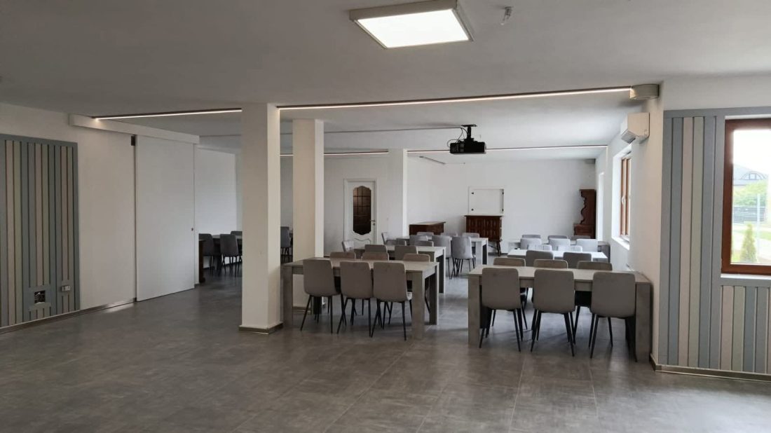 Bucătărie și zonă de luat masa