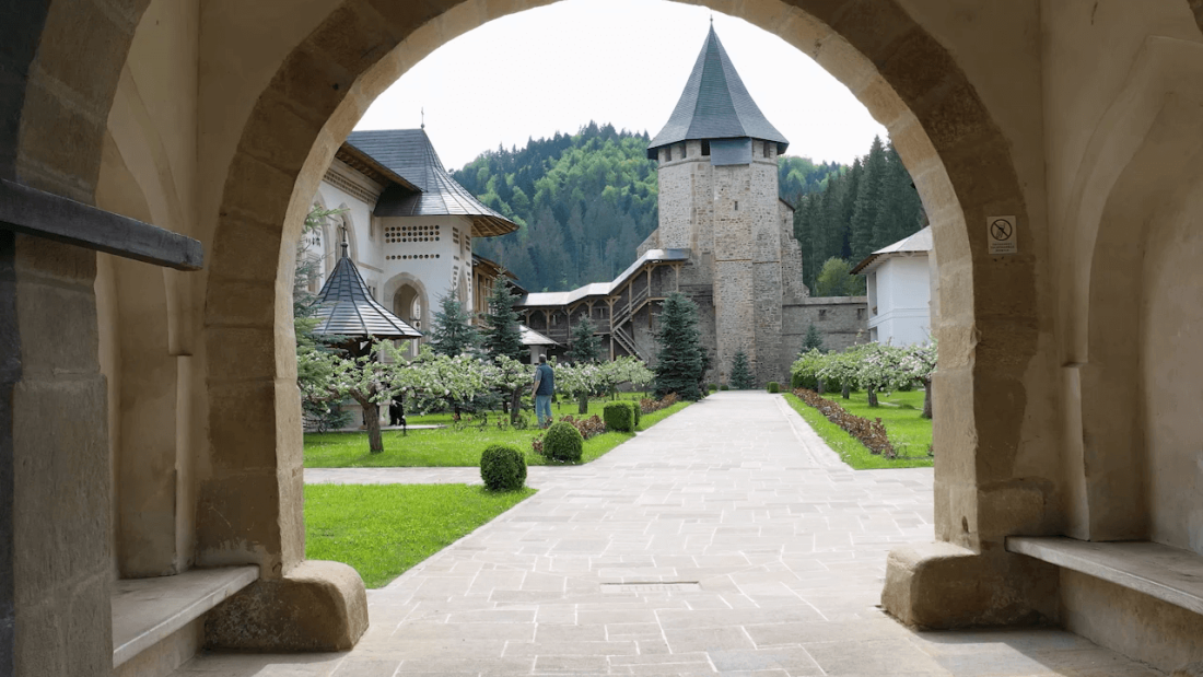 Mănăstire din Bucovina